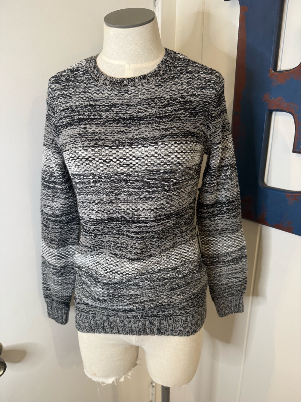Stitch fix Capsule Women's Marled Gray & White Crewneck Sweater Sz M